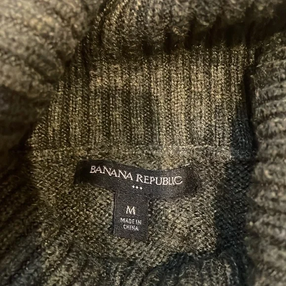 Banana Republic Olive Green Turtleneck Sweater, Fall Sweater, Size M - Picture 5 of 10